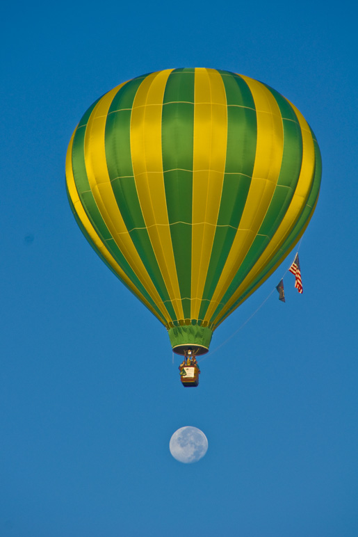 Balloonist attempts moon landing...
