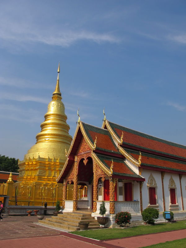 Hari Phunchai Temple...