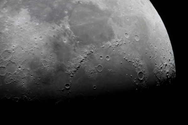 Moon shot at prime focus lg 642...