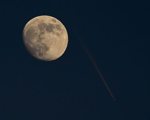 Moon plus Aircraft...