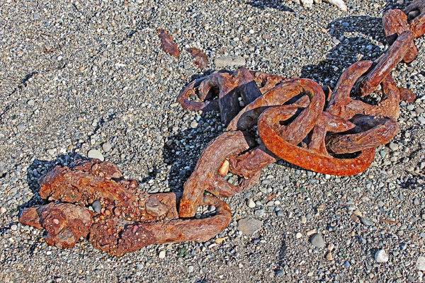 Rusting anchor chain re-size...