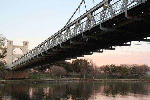 Suspention bridge over Brazos river in Waco Texas ...