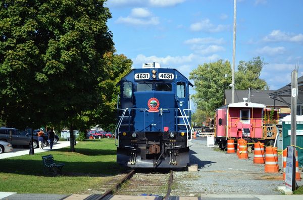 Little sidelined pink caboose - Blue Ridge Scenic ...