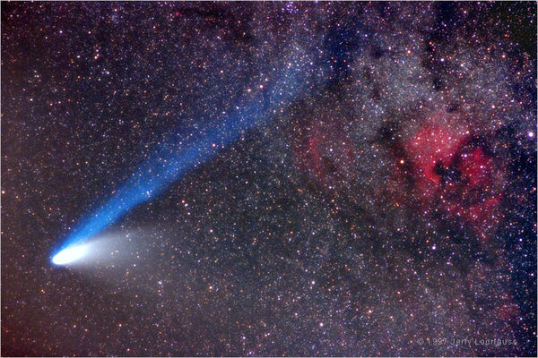 Comet Hale-Bopp passes near the North America Nebu...