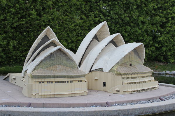 Sidney opera house...