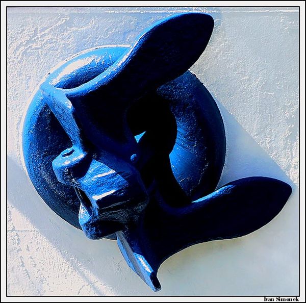 A blue anchor....
