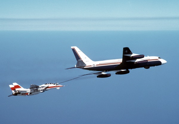 UC-880 refueling an F-14...