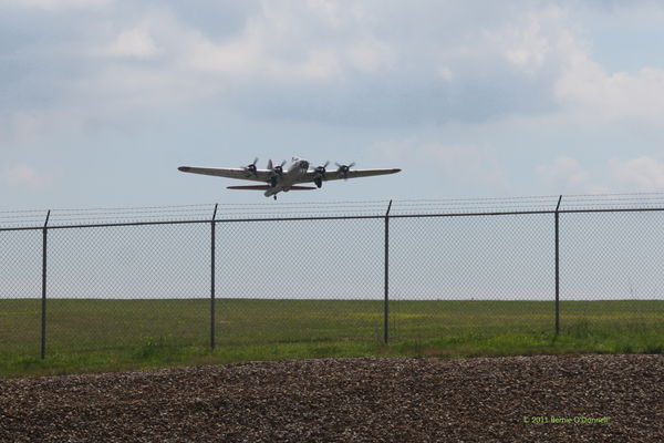 B17 Aluminum Overcast on takeoff from Oxford Airpo...