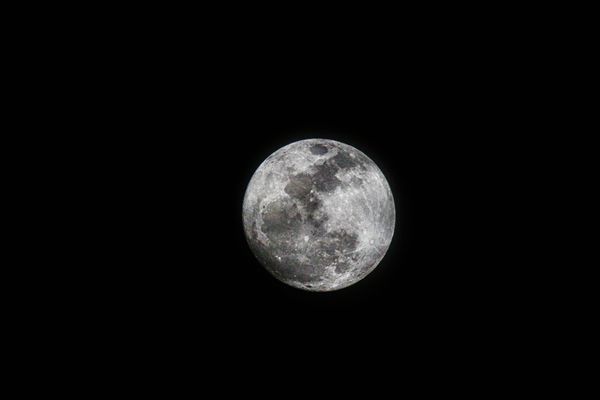 Single Image Moon HDR...