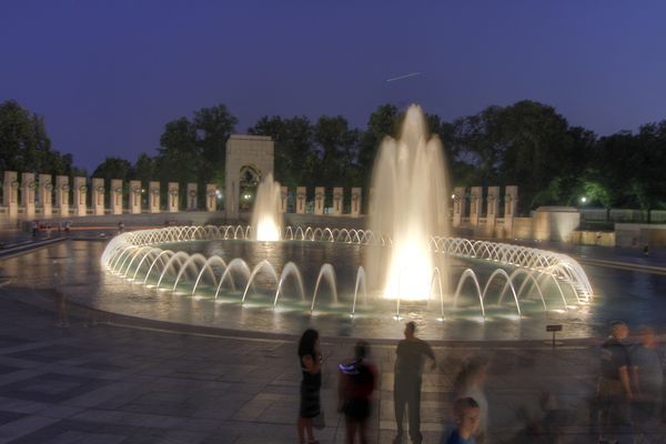 Night Shot - HDR - WW-II memorial, Washington DC...