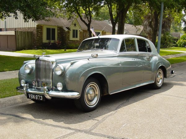 Bentley S2...now a wedding car...