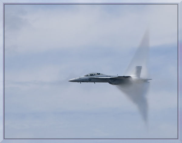 FA-18 with vapors...