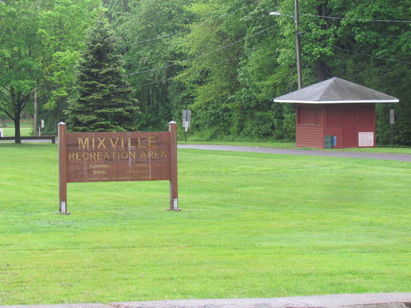 Entrance to Mixville Park...