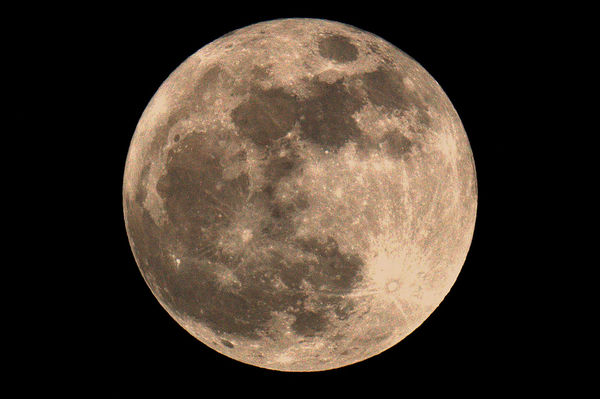Super Moon at 9:30 p.m. PST...