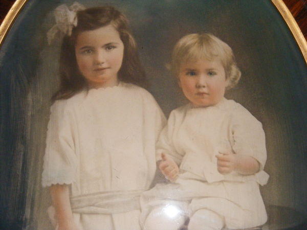 The dark haired girl is my mother.  Blond her Sist...