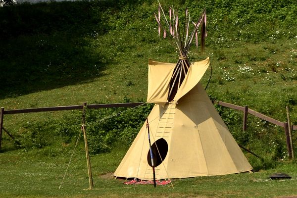 The real way to go camping, native style....