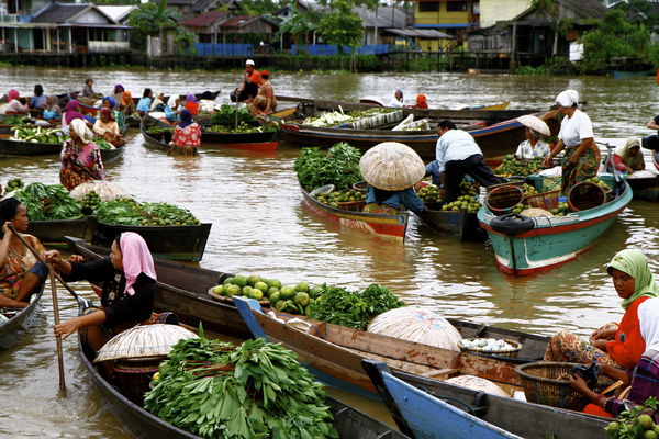 Floating market in Borneo....