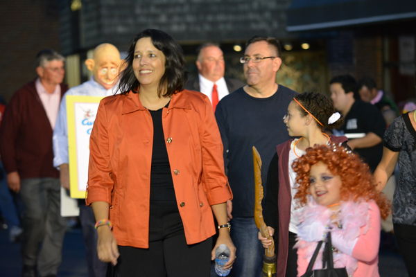 Our mayor and her orange jacket...