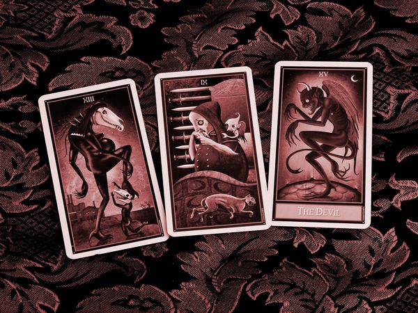 Terrifying Tarot Cards: Death, 9 of Swords (nightm...