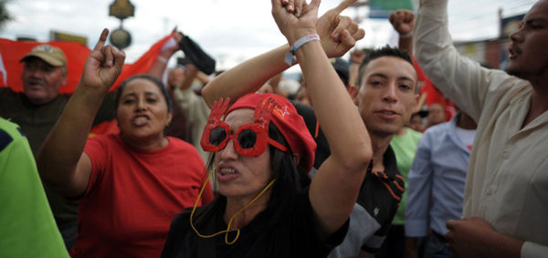 Xiomara followers, even with berets and red stars...