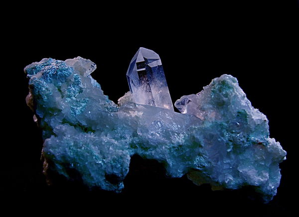 Quartz crystal on a Turquoise matrix from Arizona,...