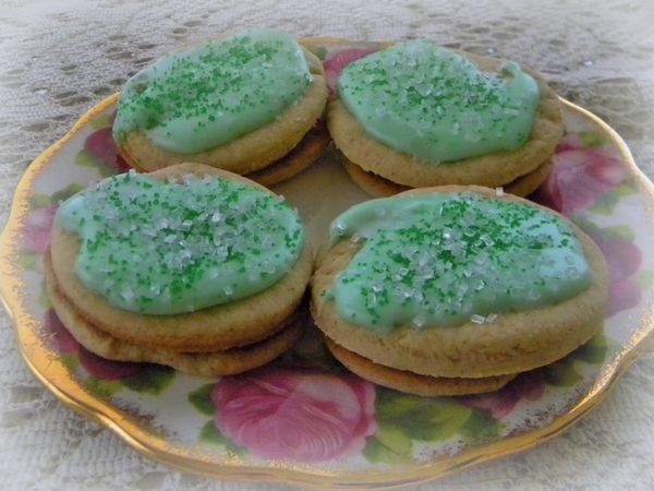 Spice Cookies filled with jelly with home made ici...