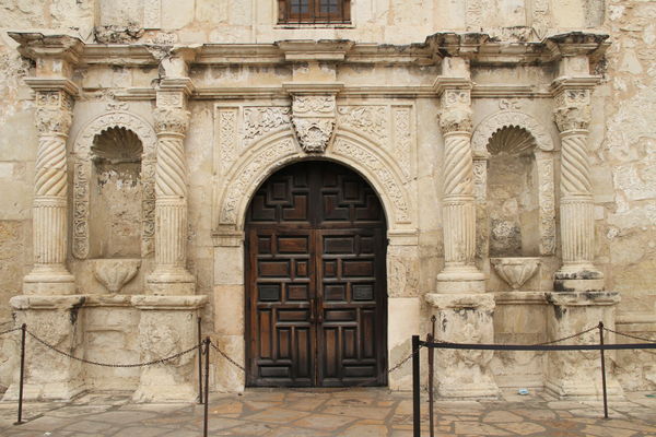 Entrance to the Alamo, very elegant...