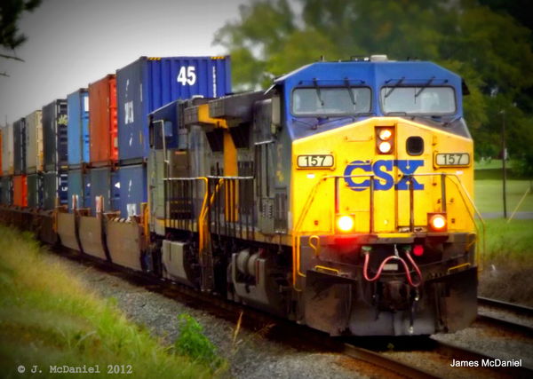 CSX 157 stacker Train heading south out of Ardmore...