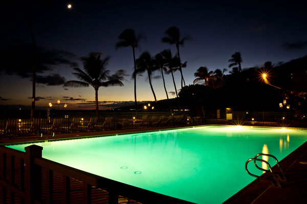 Same night w/pool in foreground. ISO800, 17mm, f16...