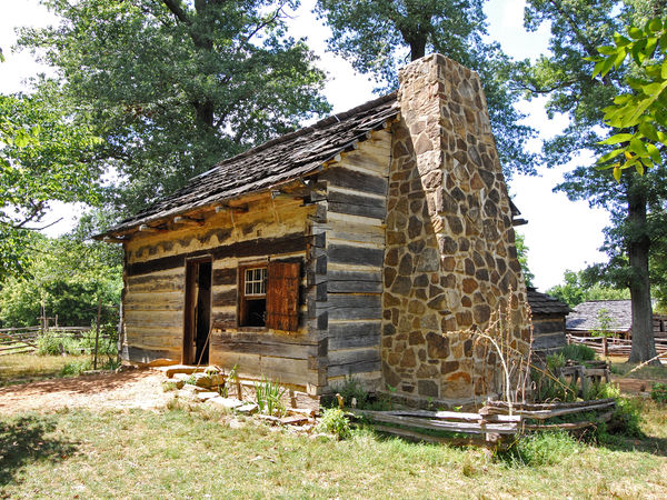 Thomas Lincon cabin replica...