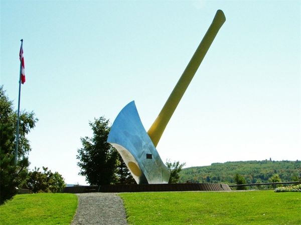the world's largest axe at Nackawic, New Brunswick...