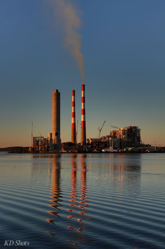 Coal Fired The La Cygne coal fired power plant sits awash in late