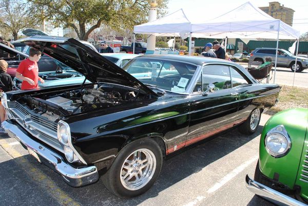 66-67 Fairlane GT, but look at the motor next pic...