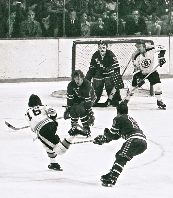Boston Bruins 1971 notice puck & no head gear. Nik...