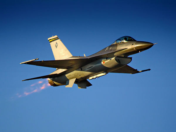 F-16...