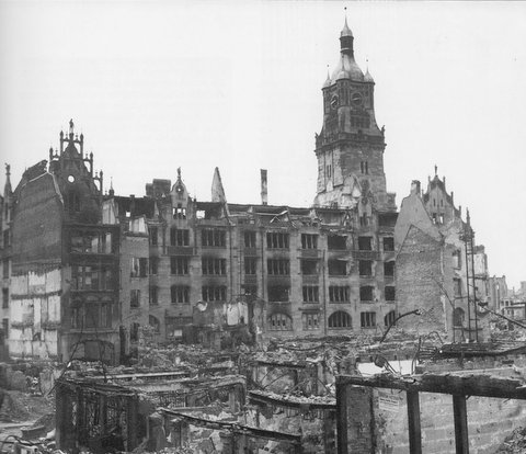 Stuttgart had 53 air raids before this 1945 photo ...