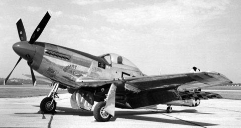 Long-range U.S. P-51D Mustang fighters changed bom...