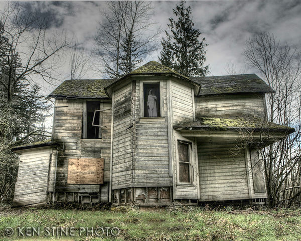 This is one of the first homes in Oregon. It is sa...