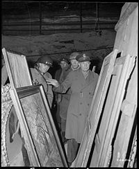General Eisenhower inspects art in Merkers' salt m...