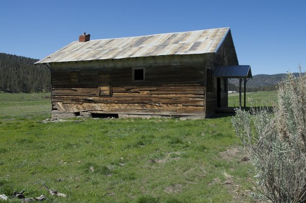 Abandoned house, near Prineville, OR...