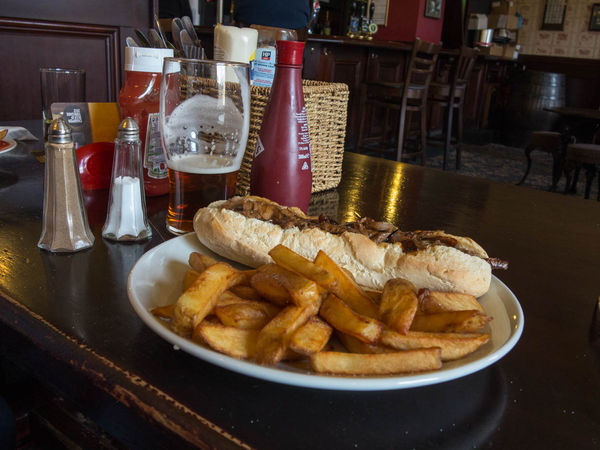 good pub grub, beef baguette with chips...