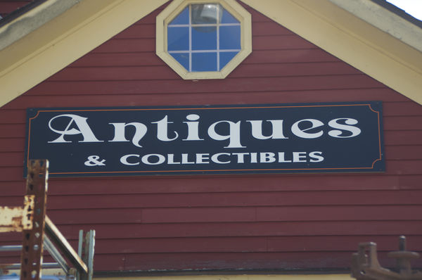 Lots of antiques around...