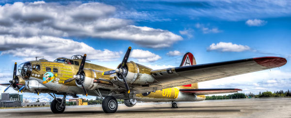 B-17 Flying Fortess in HDR...