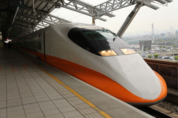 The speed demon of Taiwan Railroad -- the HSR trai...