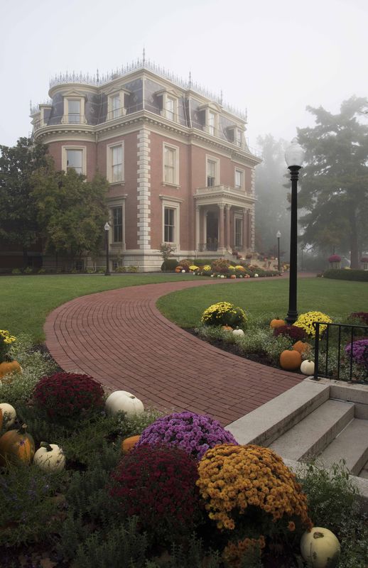 Governor's Mansion in Jefferson City on a foggy da...