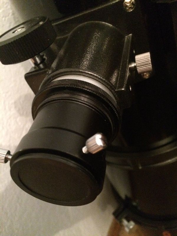 The eyepiece adapter comes off and the tmount scre...