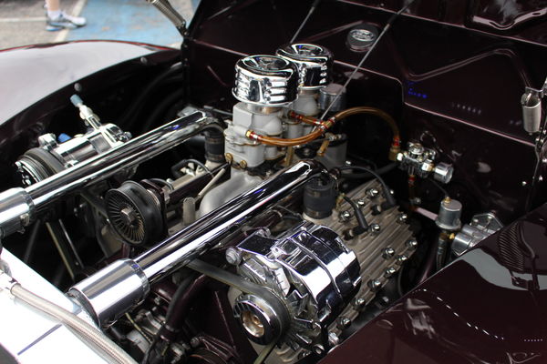 Flathead Ford motor in above car...