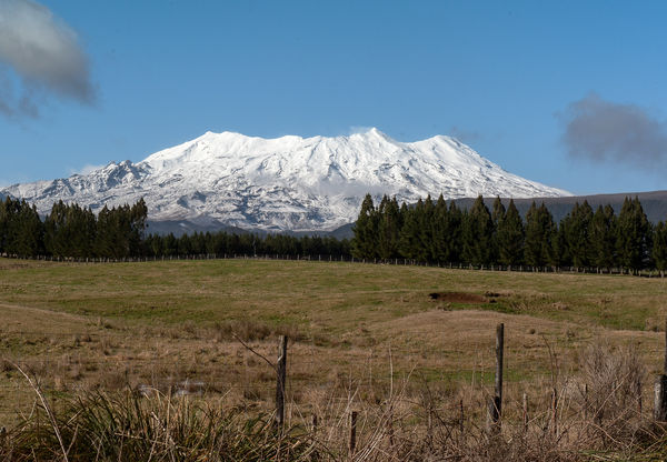 Mt Ruapehu at nearly 3000 metres, last erupted in ...