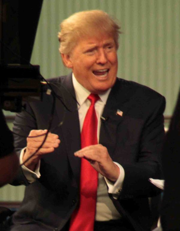 After debate, Trump demonstrates "Kung Fu" techniq...