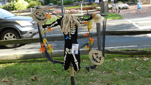 Soooo many scarecrows!...